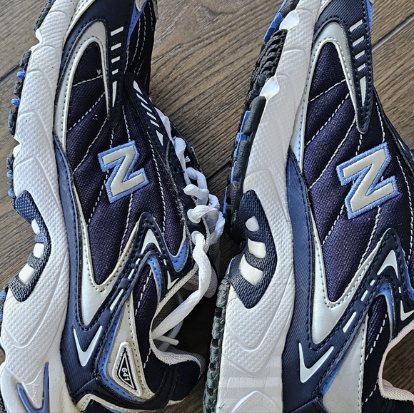 New  new balance size 5 youth - Picture 10 of 11